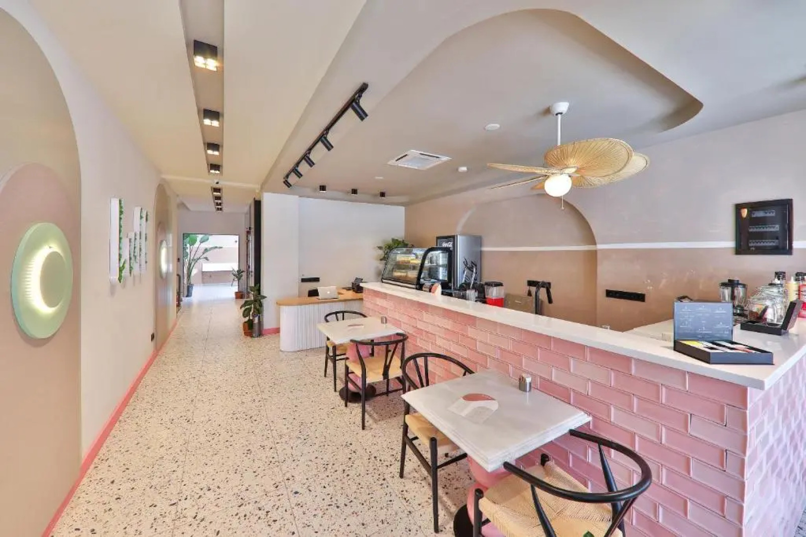 Отель Luff Suites