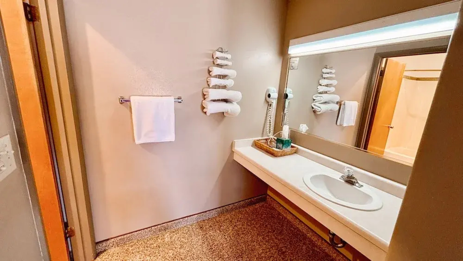 Whispering Sands Motel