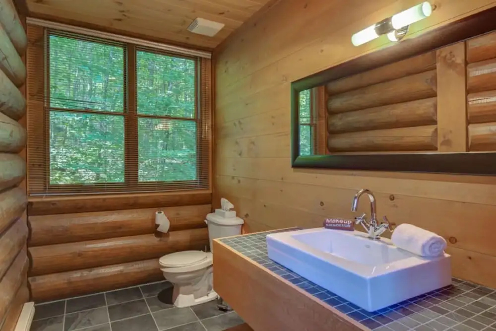 Spacious log Cottage Resort Access Citq 242255