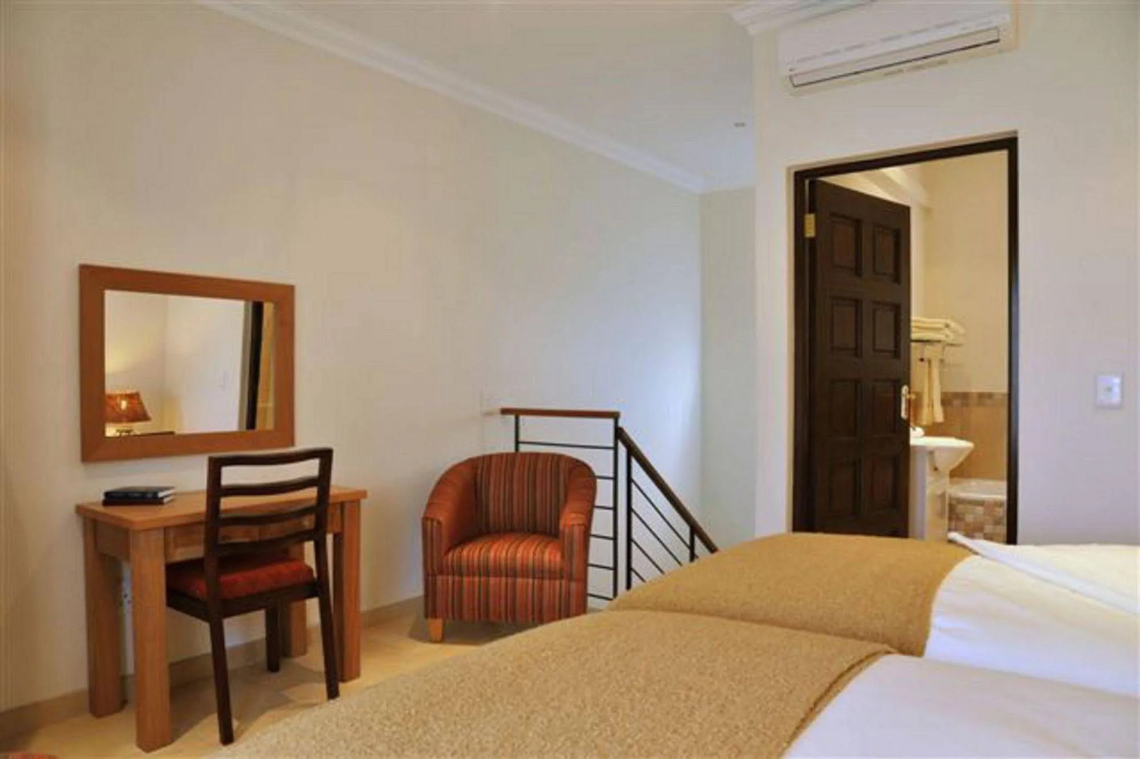 Hoyohoyo Chartwell Lodge