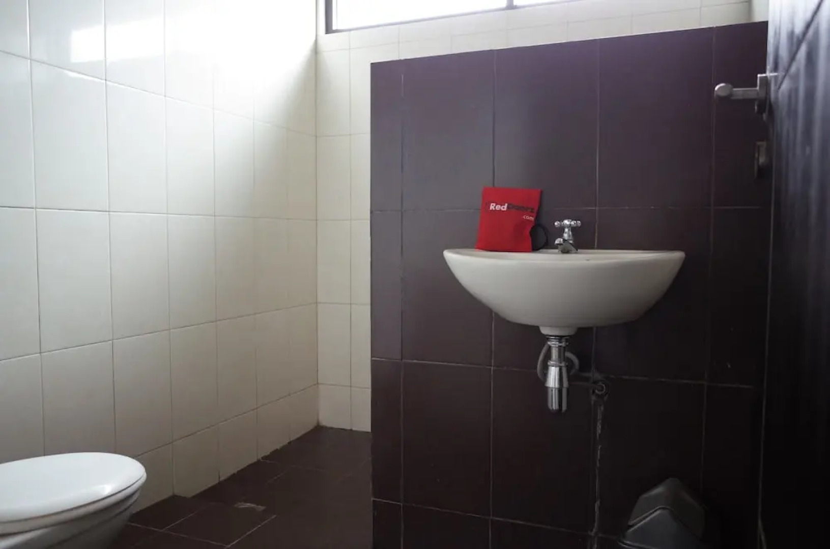 RedDoorz near Alun-alun Kota Sukabumi