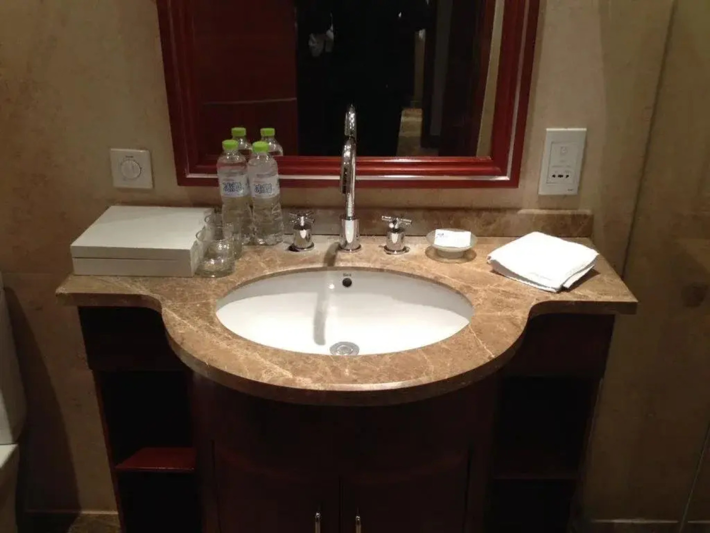 Imperial Court Hotel Gezhouba VIP Building