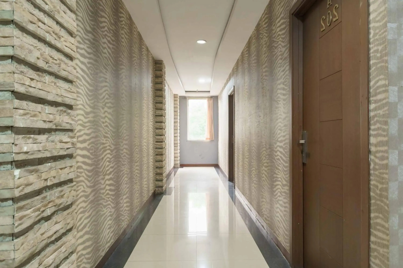 Hotel Addict by RedDoorz