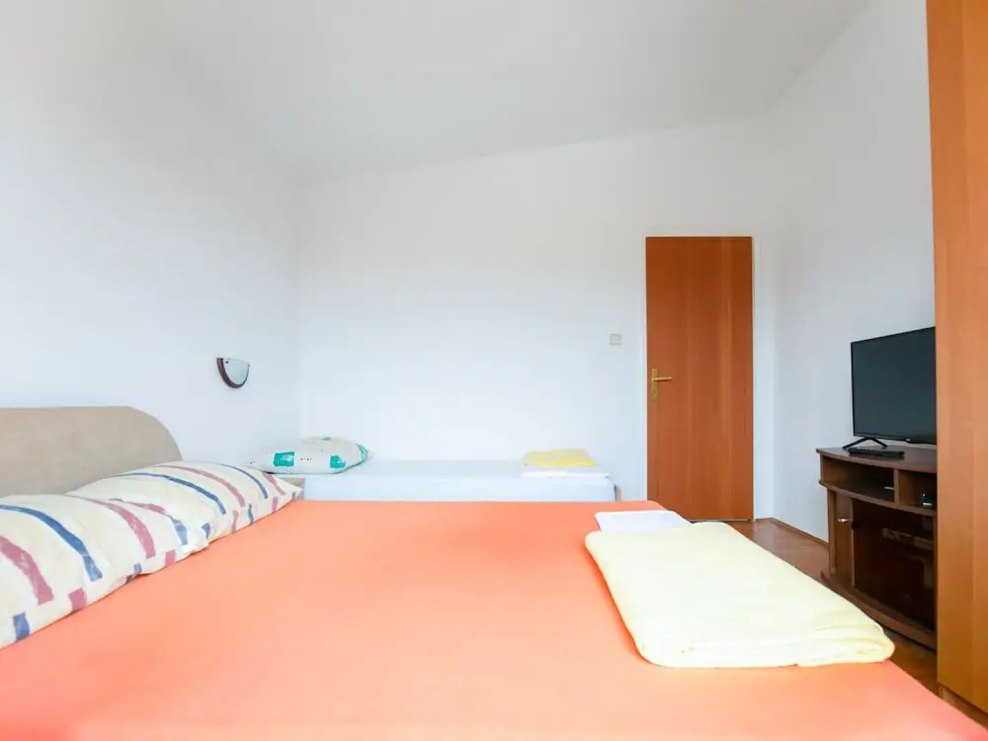 Lovely Apartment in Krneza Near Seabeach