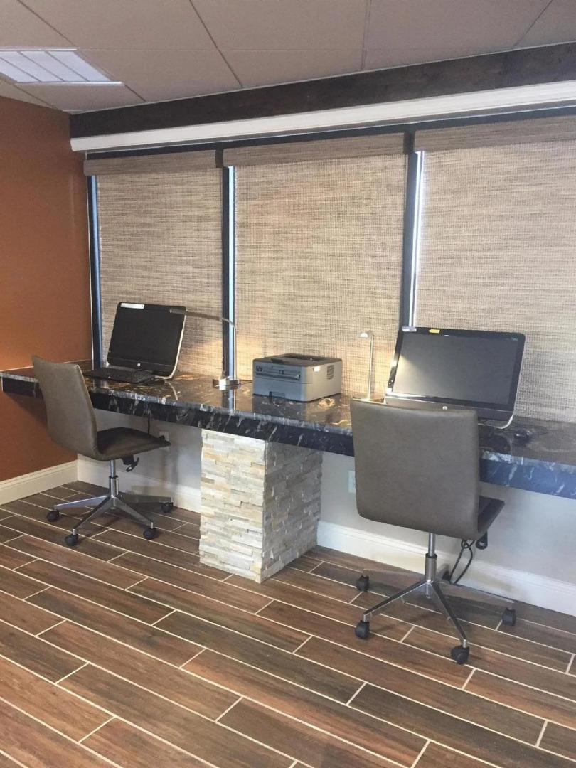 Aiden by Best Western Warm Springs Hotel and Event Center