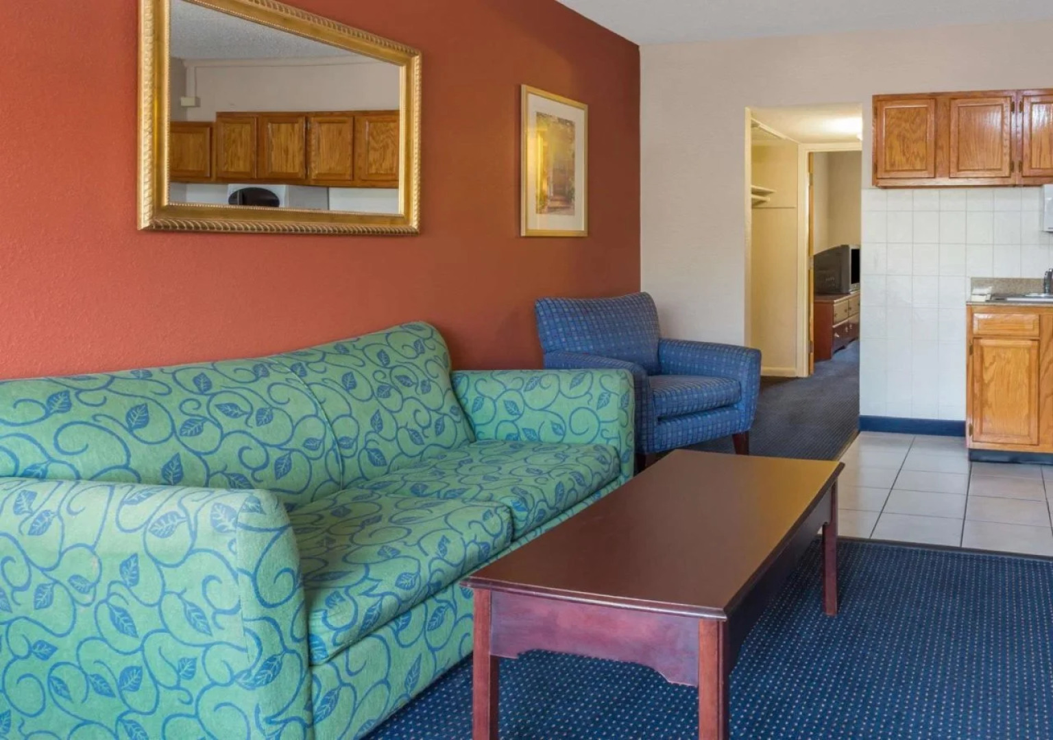 Breeze Inn & Suites