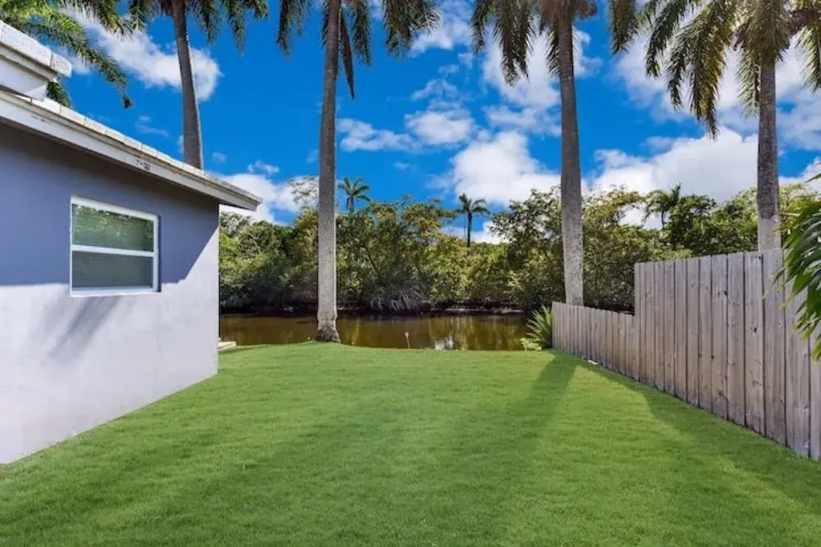 Stylish Duplex Apartment On Canal