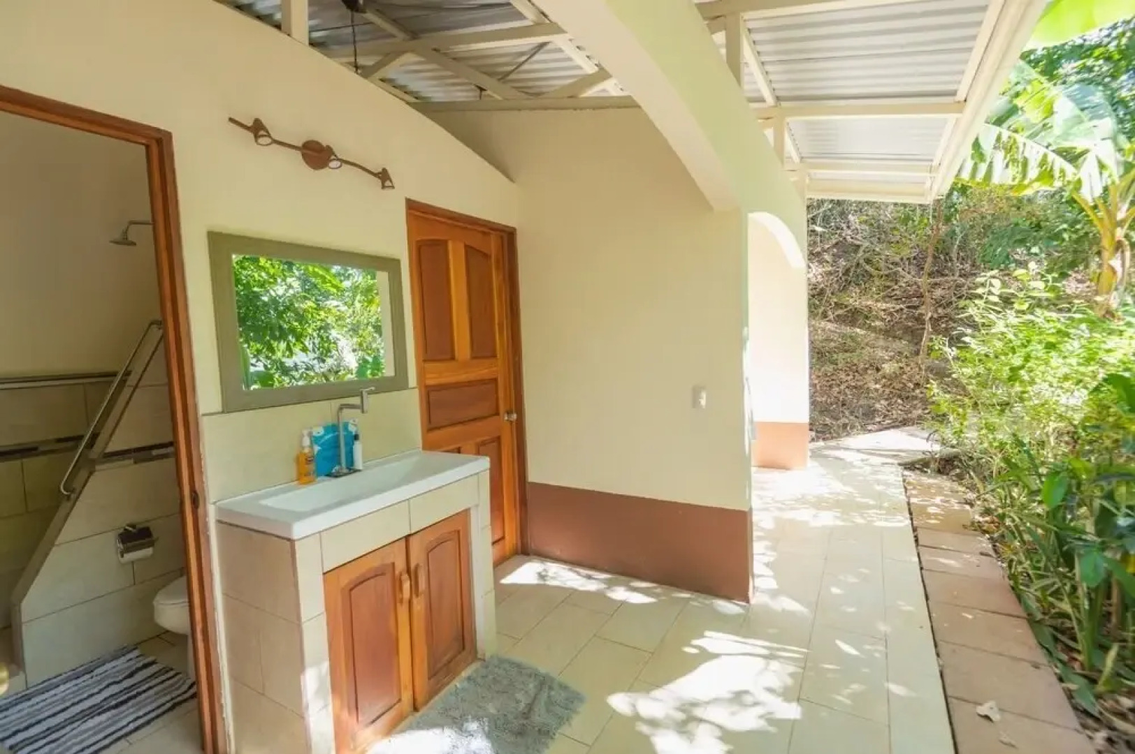 Los Vivos Beachfront Experience