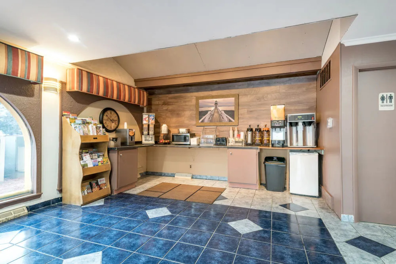 Red Carpet Inn & Suites - Albany Airport