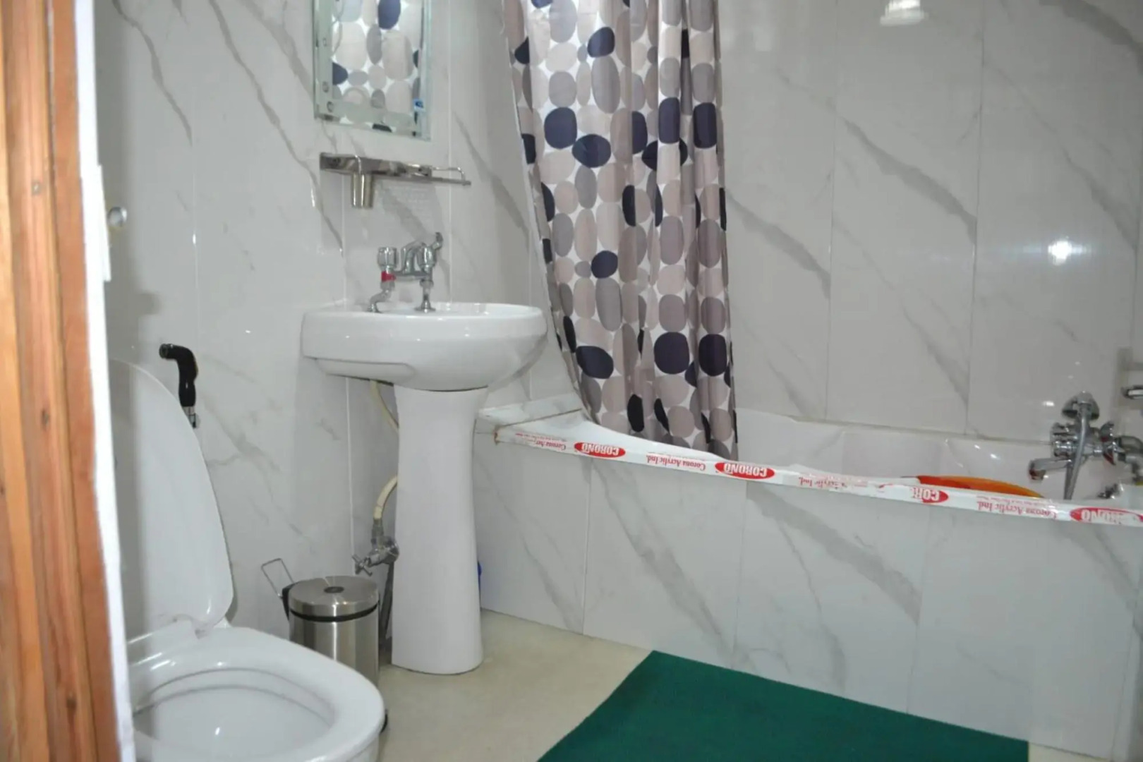 Little Majestic Group of House Boats