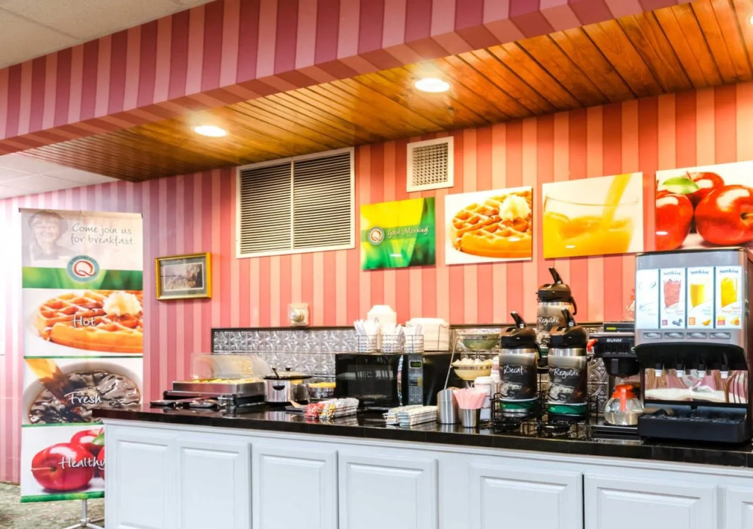 Econo Lodge Inn & Suites Oconto