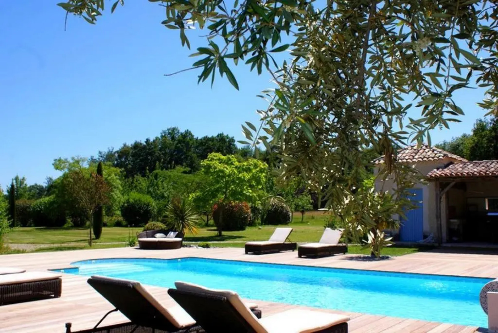 Le Domaine des Doucins & Spa, Gîte 4 étoiles, 10 minutes de Jonzac piscine et spa