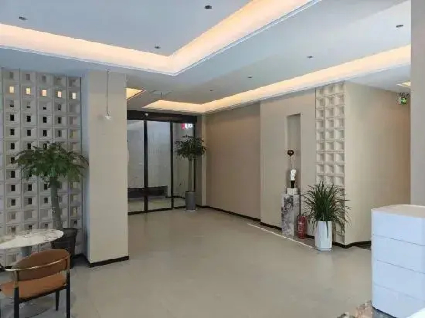 AITE E-sports Hotel (Gushi Xinhe Century City Shopping Plaza)