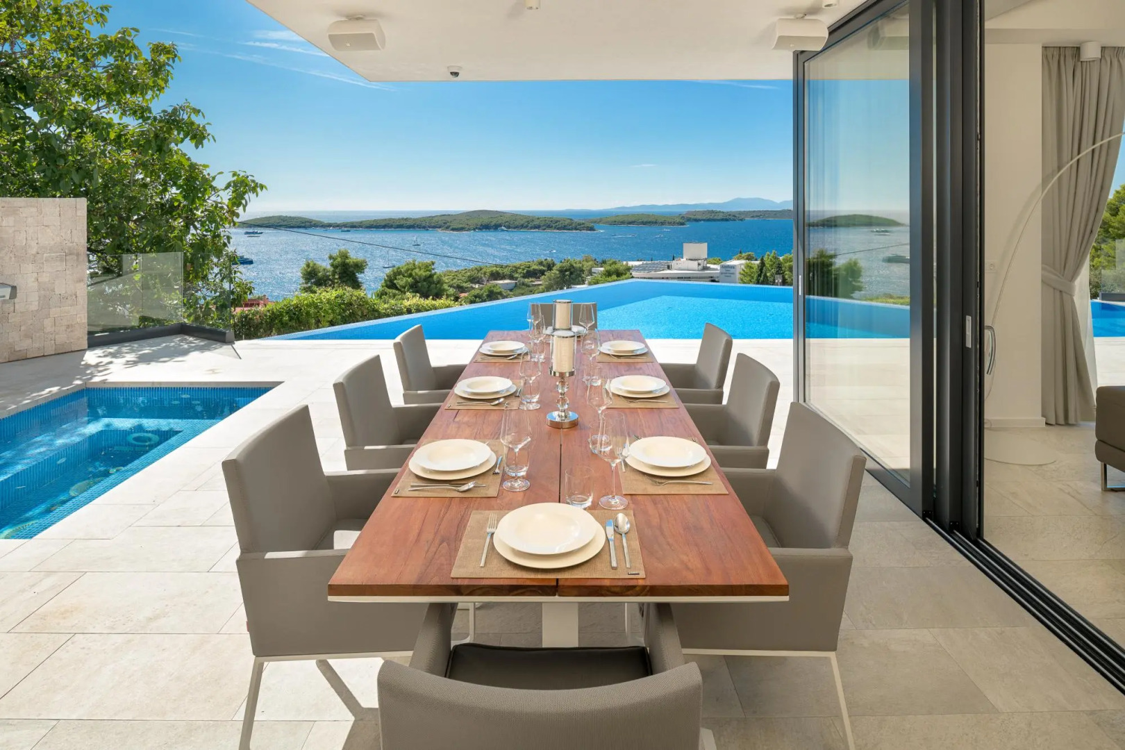 Anabel in Hvar with 4 bedrooms and 4 bathrooms