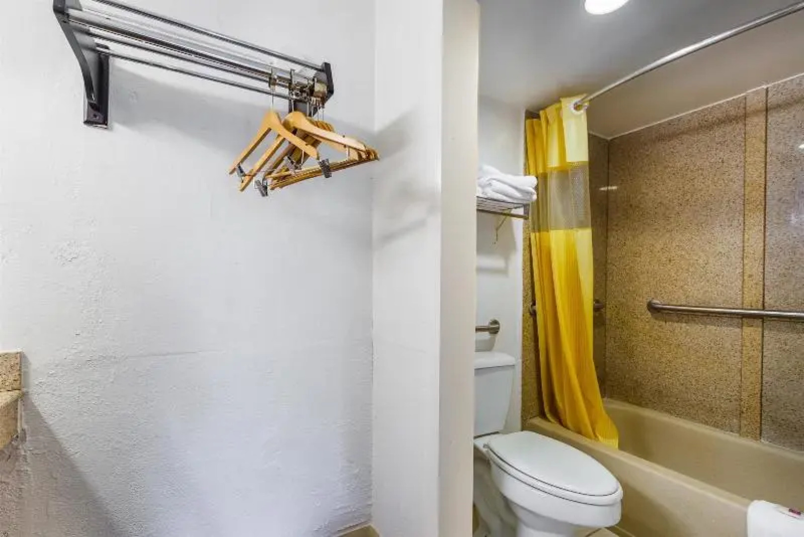 Hometowne Studios By Red Roof Vero Beach - I-95