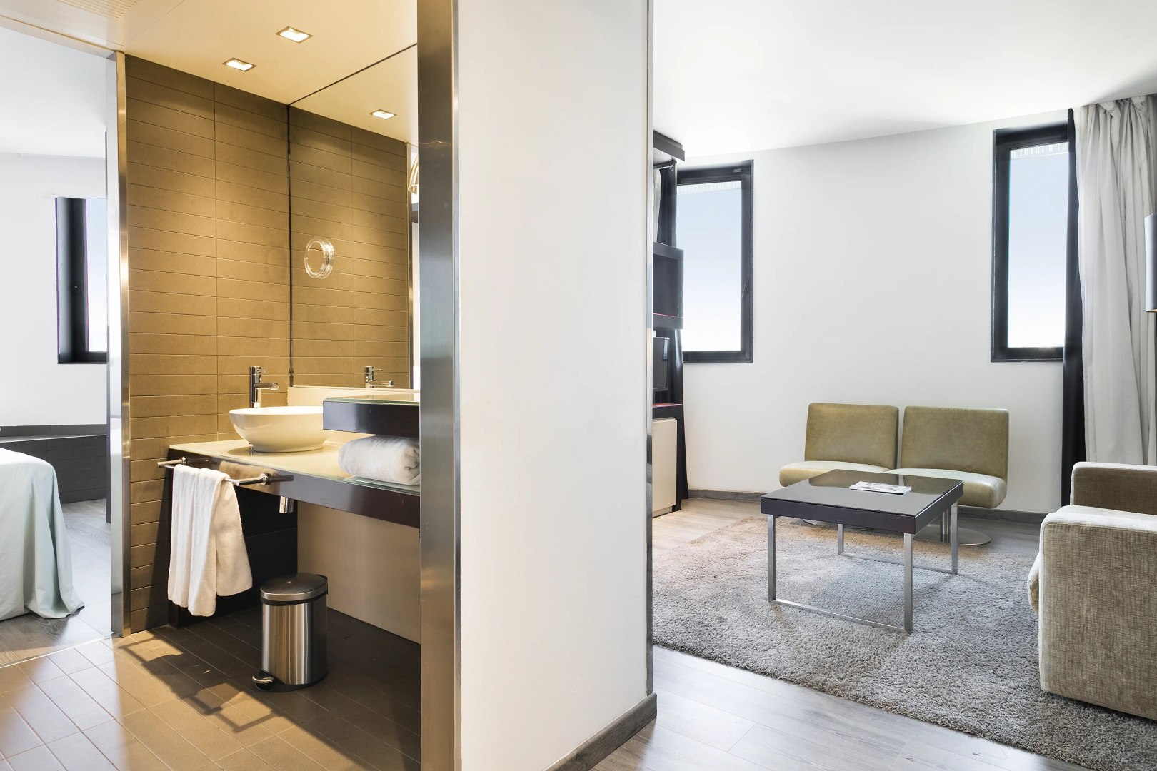 Отель Barcelona Condal Mar Affiliated by Meliá