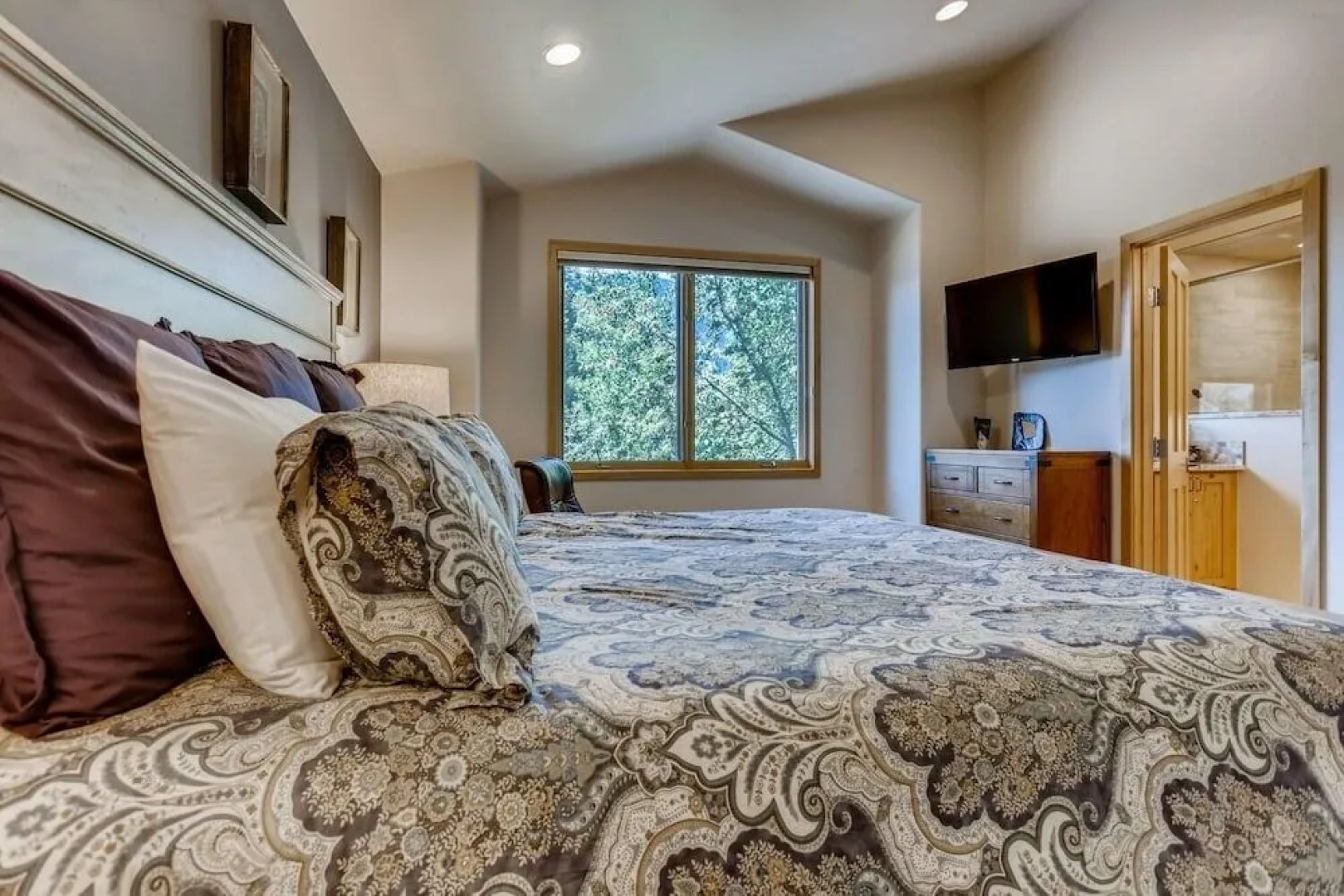 Frisco Cedar  225 4 Bedroom Home by RedAwning