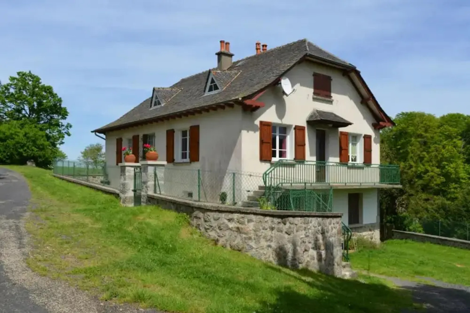 House With 3 Bedrooms in Entraygues-sur-truyère, With Enclosed Garden and Wifi - 13 km From the Beach