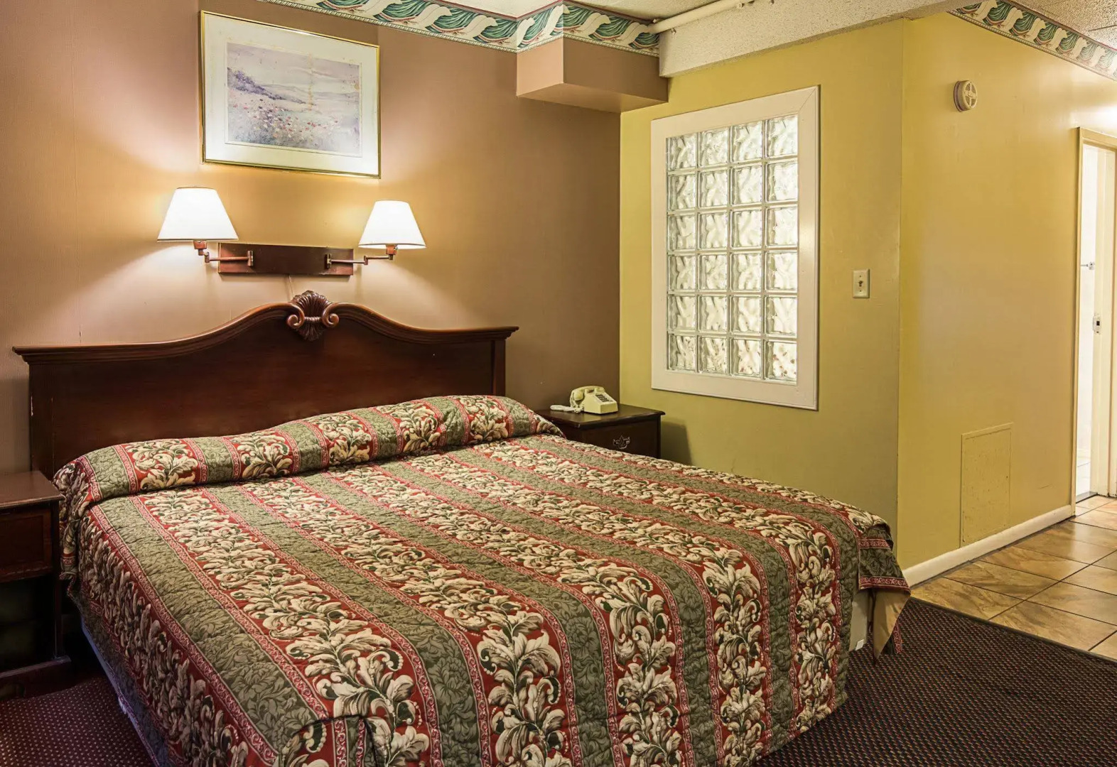 Red Roof PLUS+ & Suites Virginia Beach – Seaside