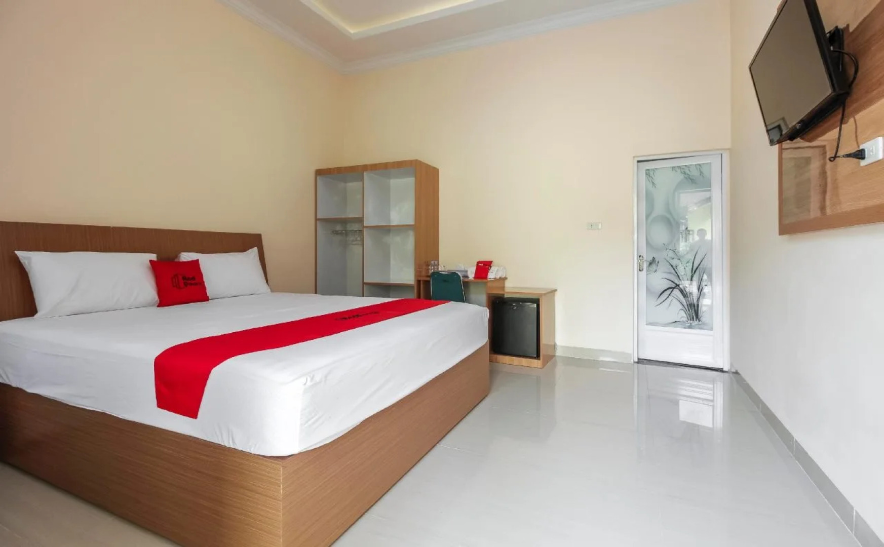 RedDoorz Plus @ Pangkal Pinang Mentok