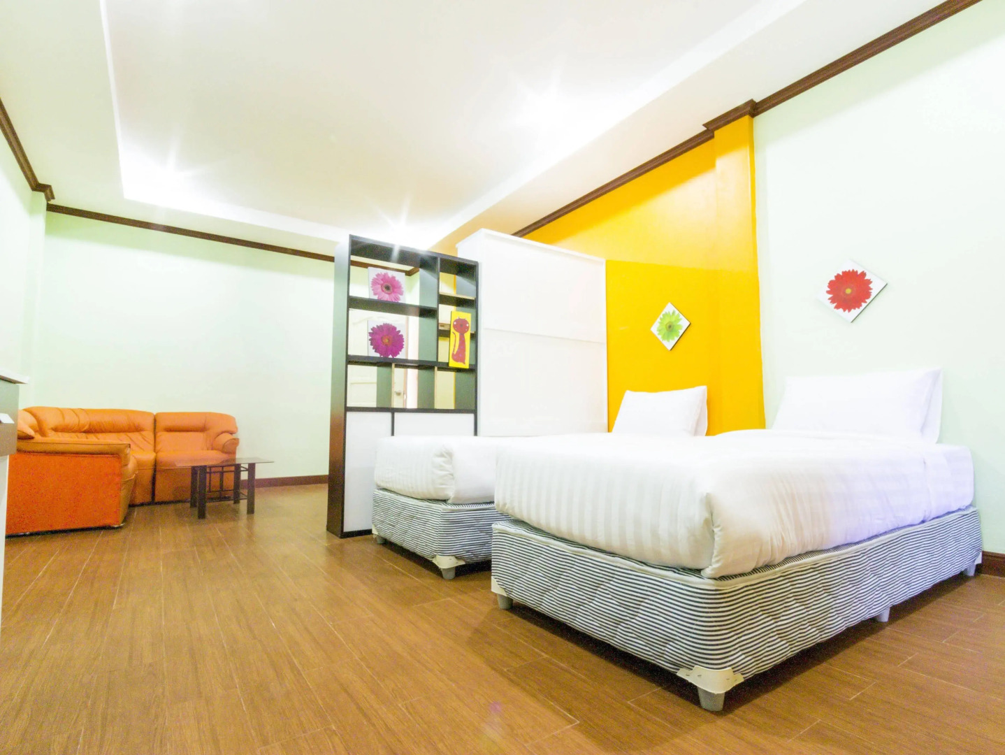 OYO 359 Golden Nakara Place (Vaccinated Staff)