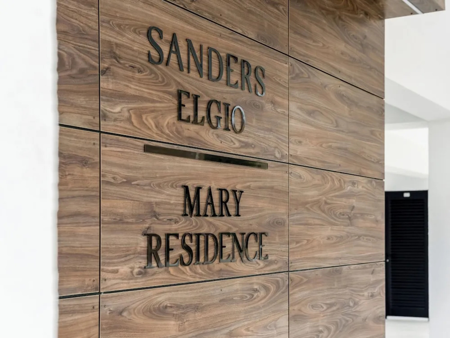 Sanders Elgio - Neat 3-bdr Apt With Rooftop