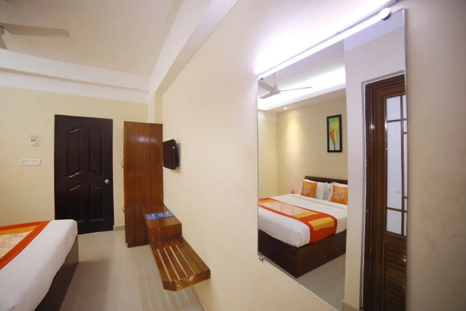 OYO 2300 Hotel The Platinum Inn