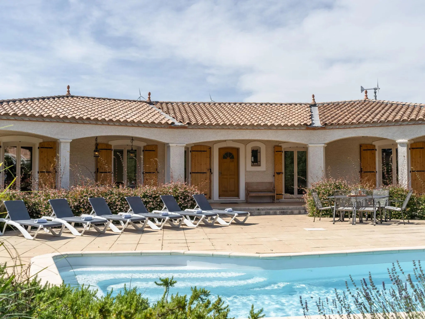 Luxury Villa Offering Privacy & Private Swimming Pool