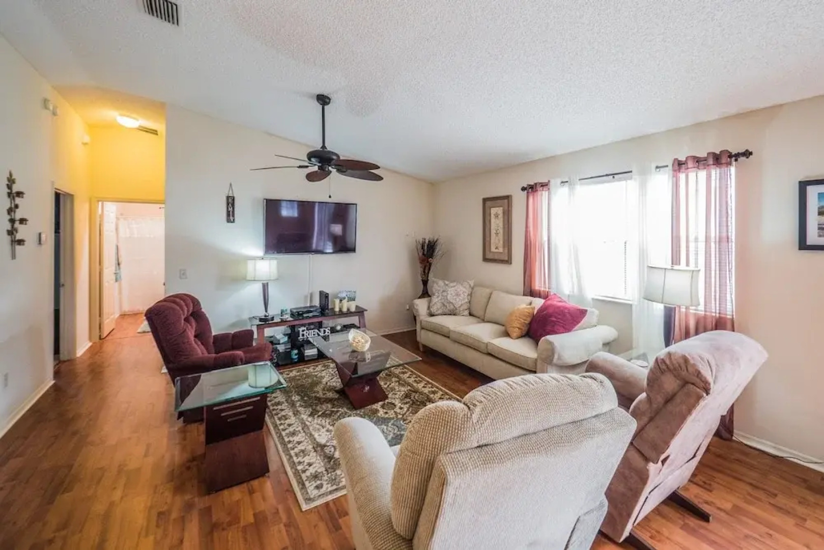 Hastings Lane 2681 by White Pelican VR