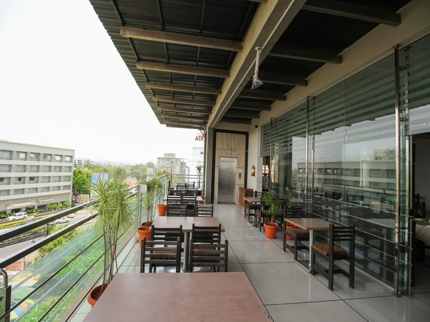 Capital O 3285 Hotel Radiant