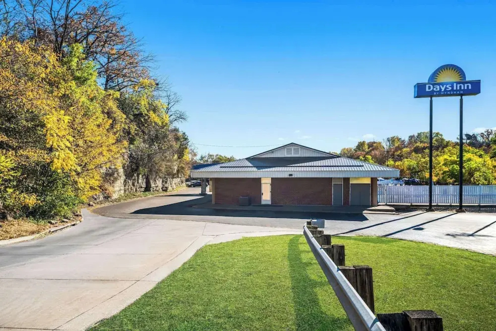 Days Inn by Wyndham Dubuque