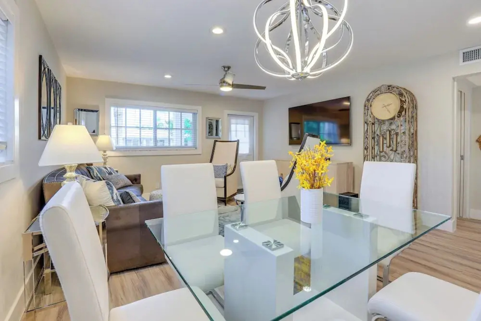 Upscale Condo - 2 Blocks to Riviera Beach!