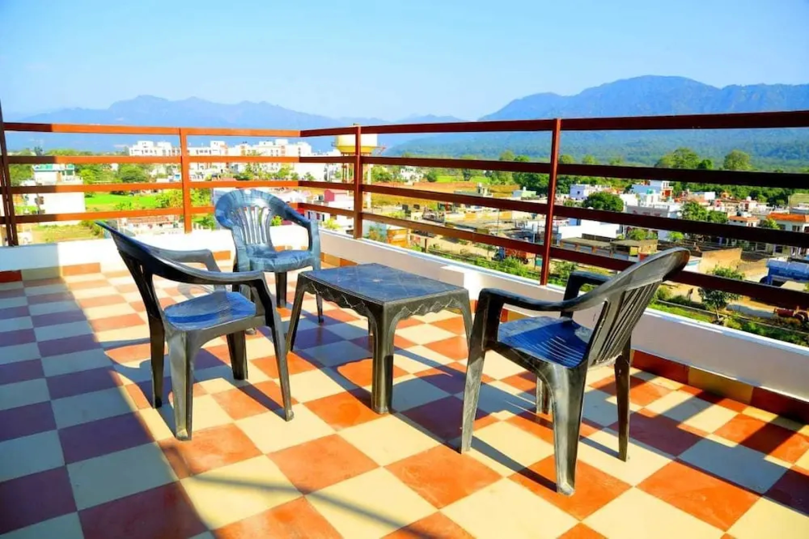 Fully Equipped Apartment with Hill View