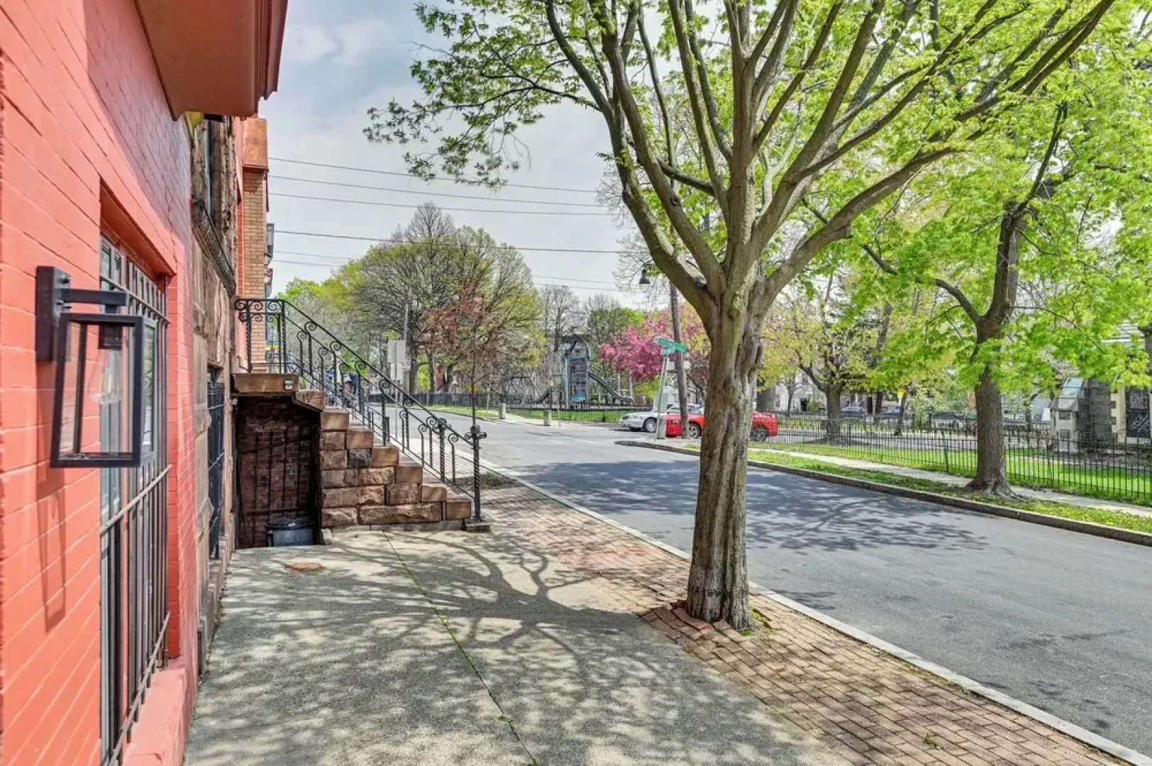 Walk to Downtown Albany: Ten Broeck Triangle Apt!