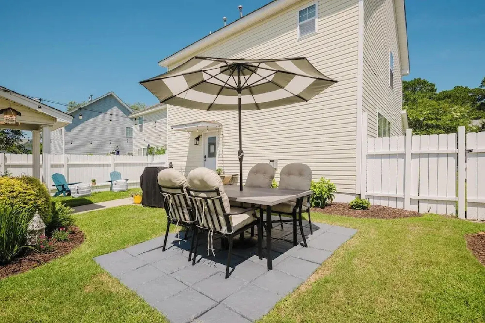 Saltee Cove Coastal Getaway - Charming 3 Bedroom/2.5 Bath Lowcountry Cottage