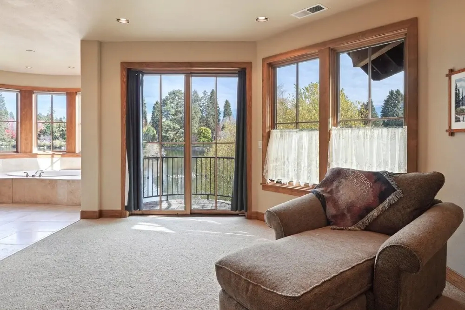 Drake Park 3 Bedroom Home by RedAwning