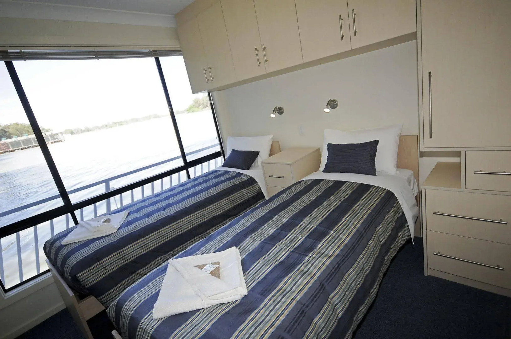 Boats And Bedzzz & Renmark River Villas