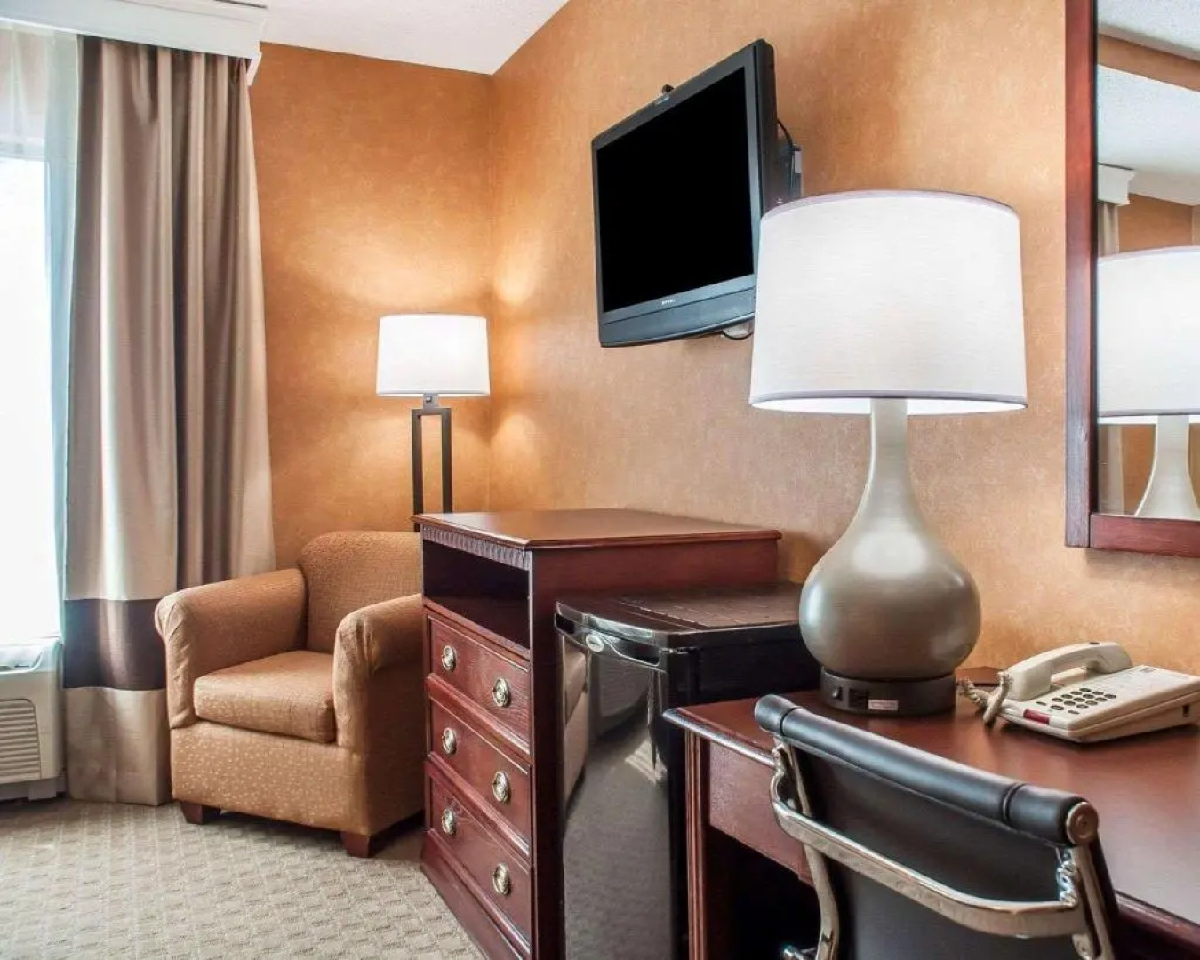 Comfort Inn Near Walden Galleria Mall- Cheektowaga