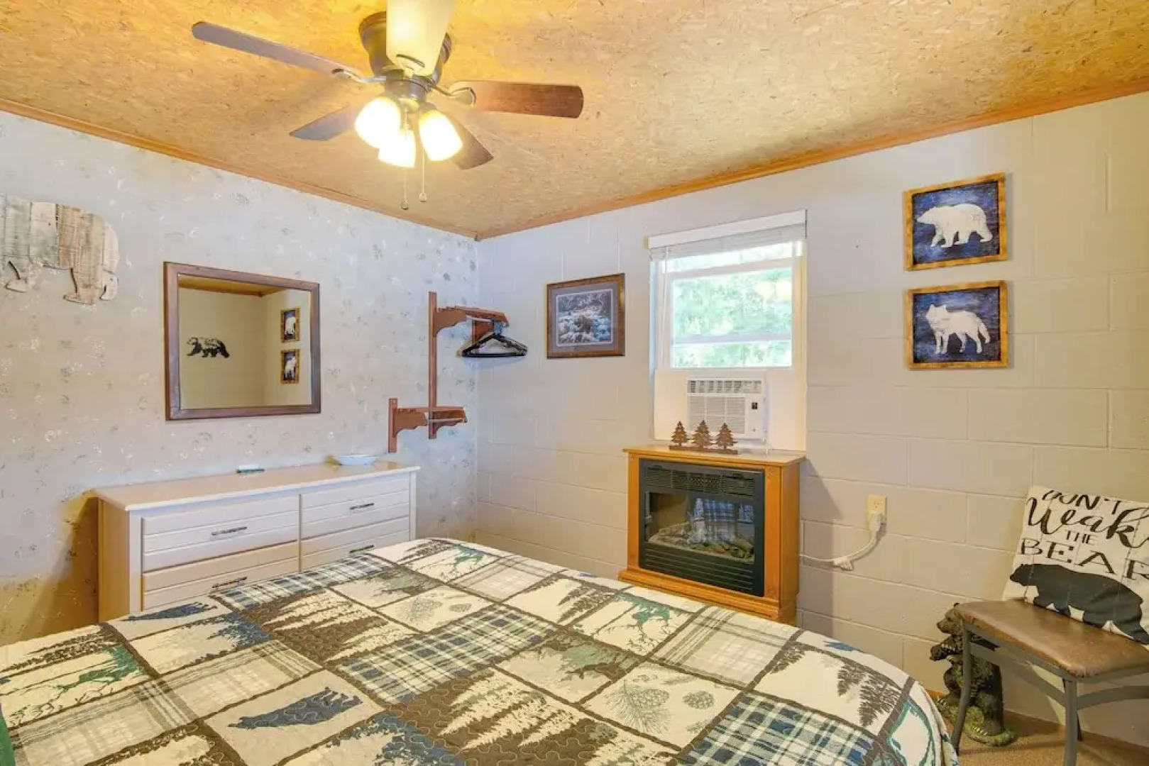 Waterfront Bull Shoals Lake Cabin w/ Deck + Views!