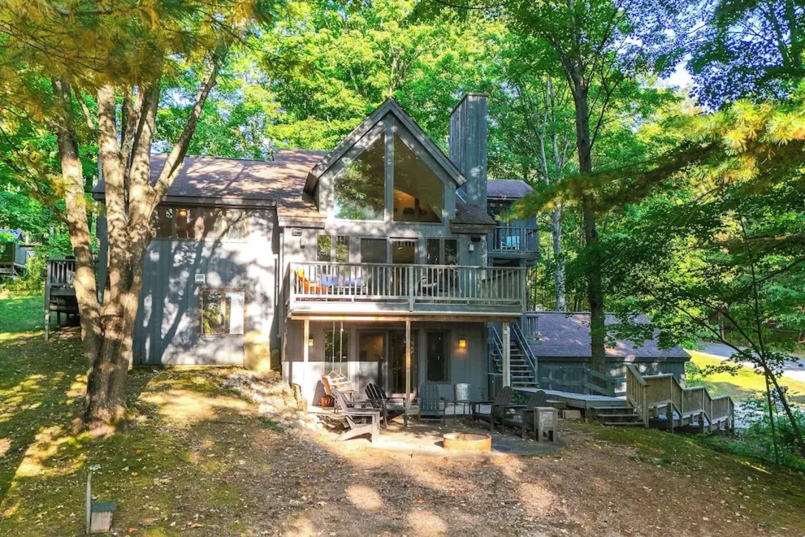 Soaking Tub & Fire Pit! Home Near Dtwn Suttons Bay