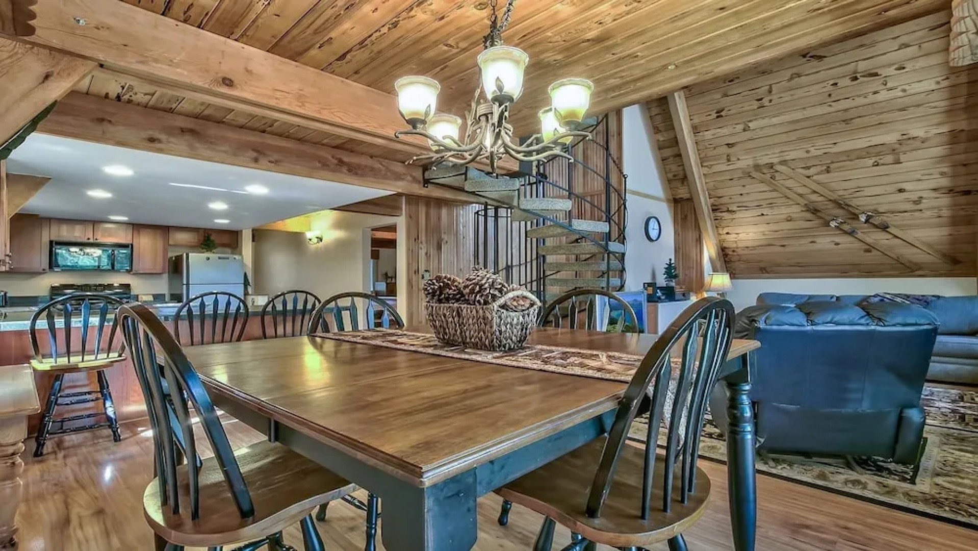 Mewuk Mountain Lodge by RedAwning