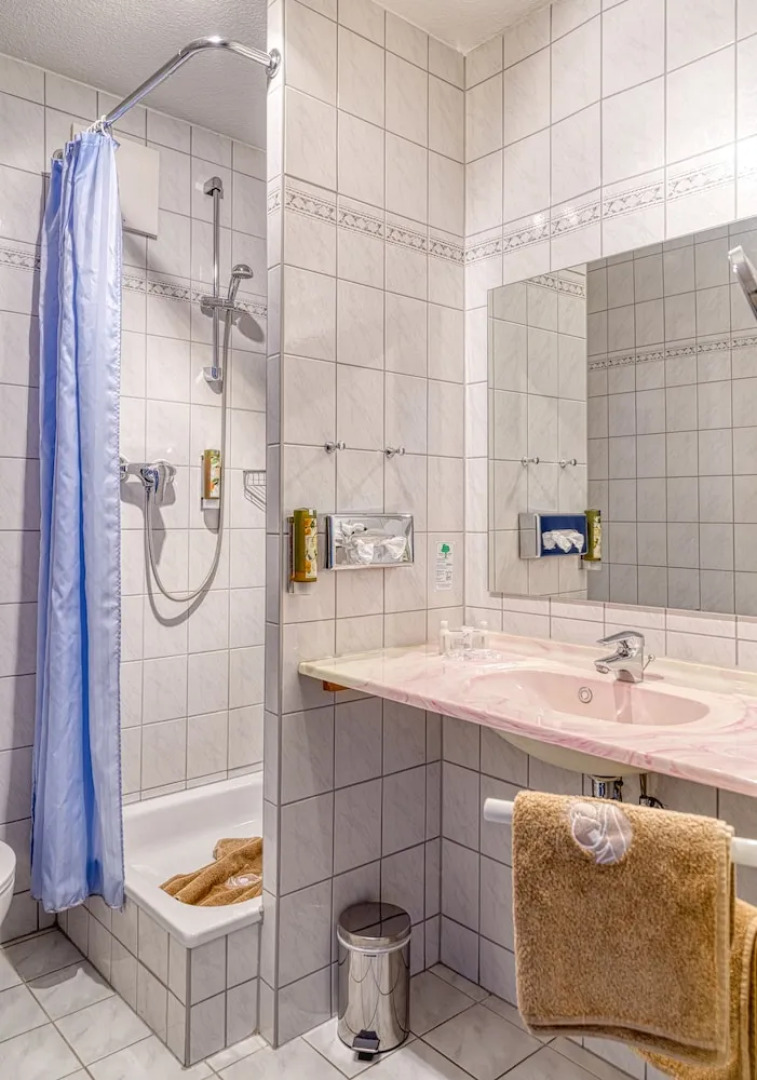 HOTEL alter Landsitz