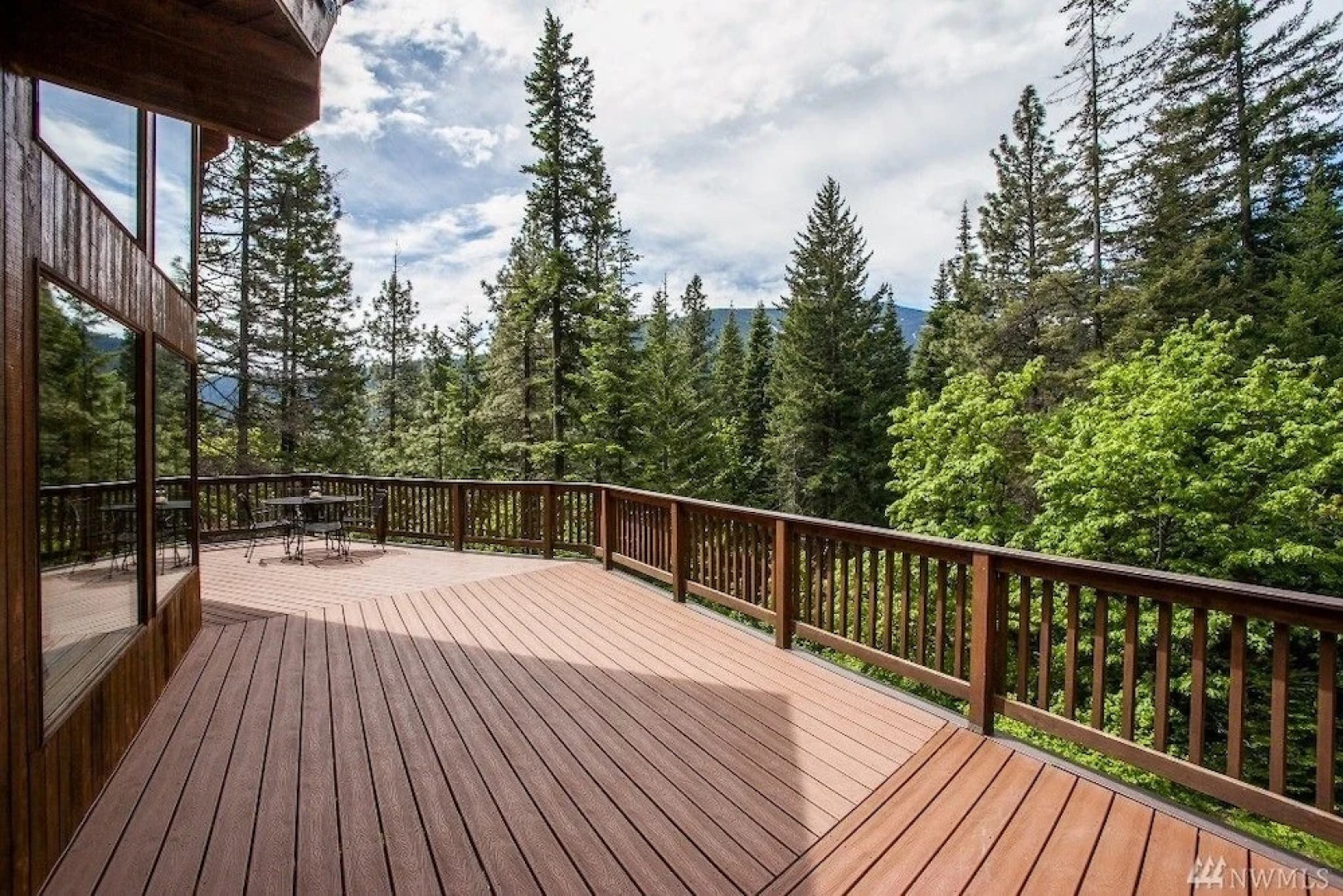 Timber View Lodge - Three Bedroom Home with Hot Tub