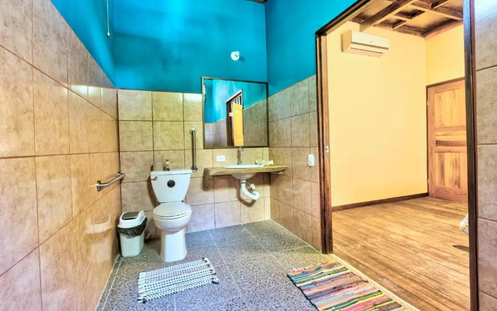 Playa 506 Beachfront Hostel