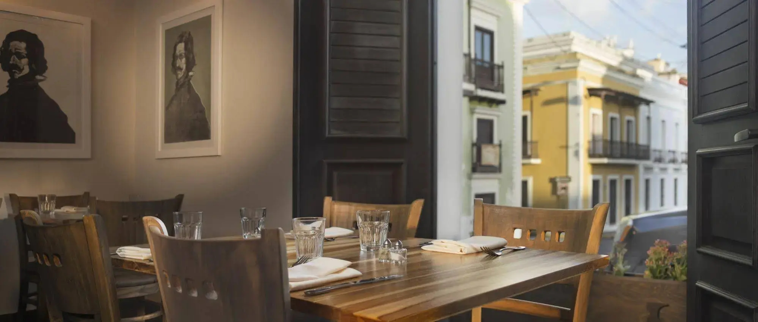Decanter Hotel