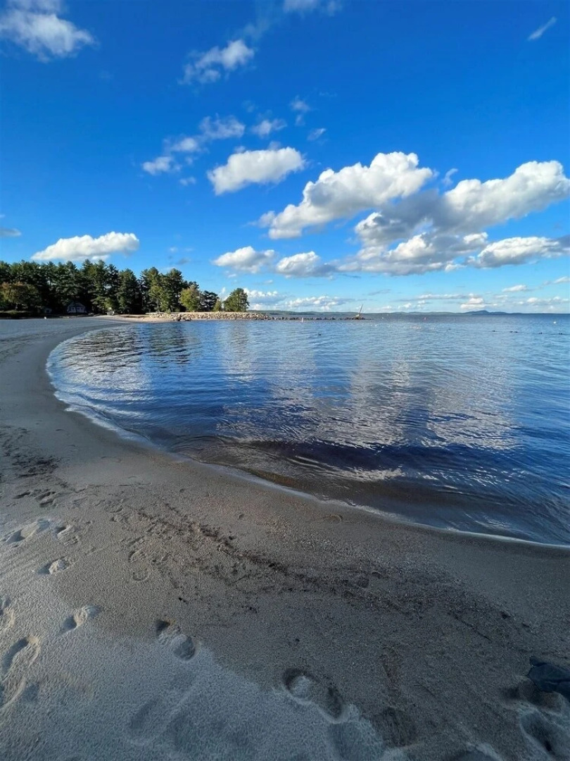 Sunrise Pines Limit 6 2 Bedroom Cottage by RedAwning