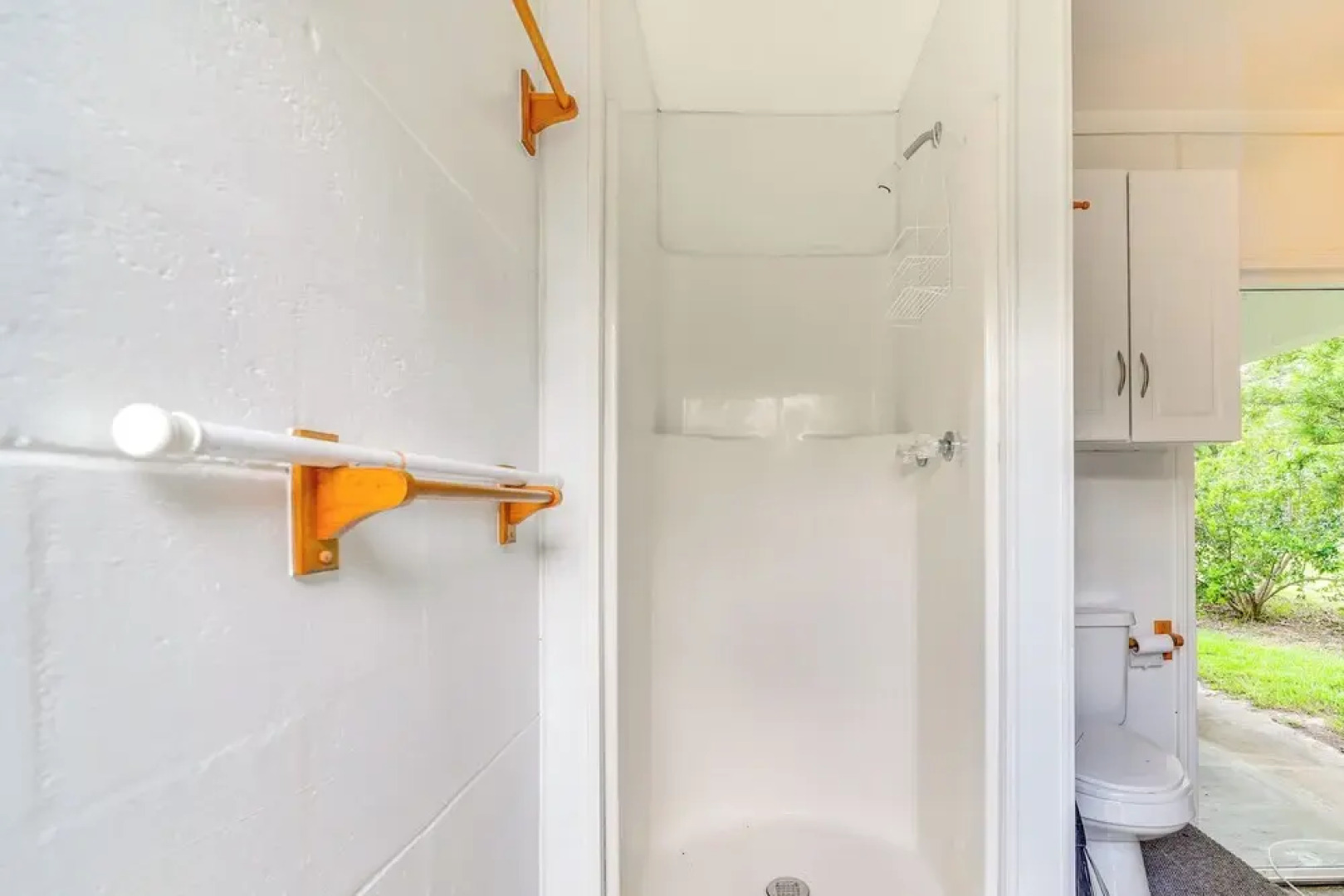 Sunny Home in Yankeetown w/ Lanai & Backyard!