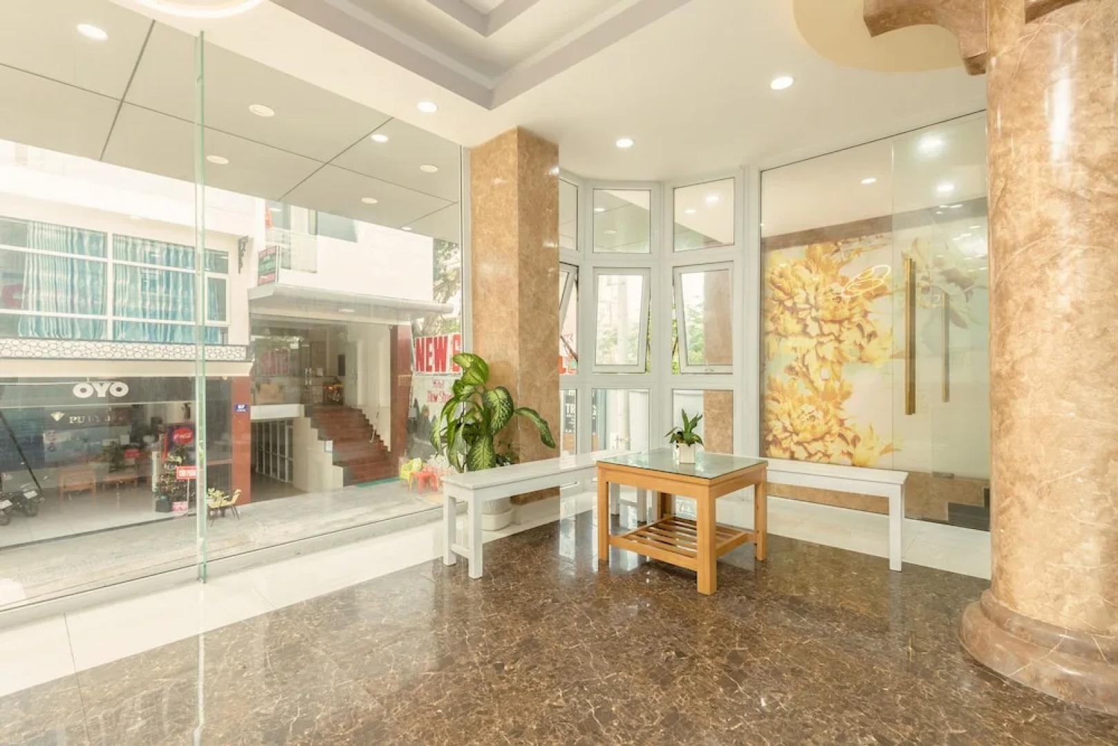 Hoang Truong Hotel by OYO Rooms