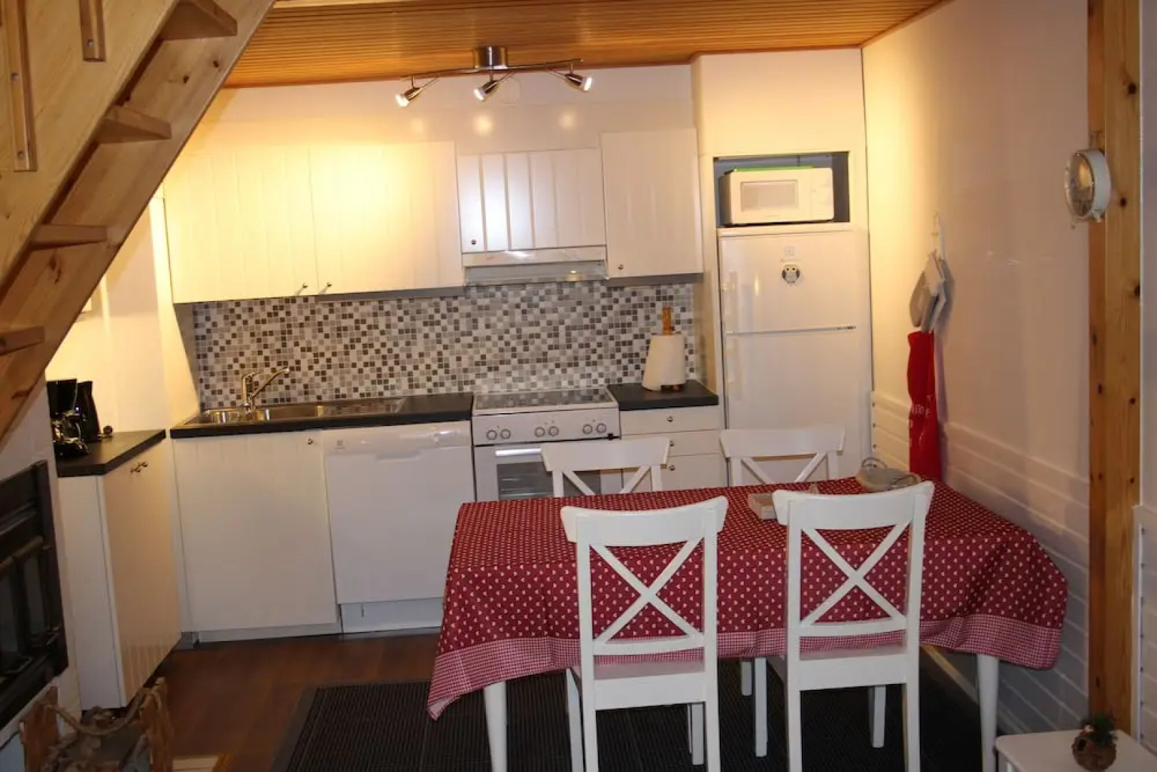 AAMURUSKO - Mainiot Majat