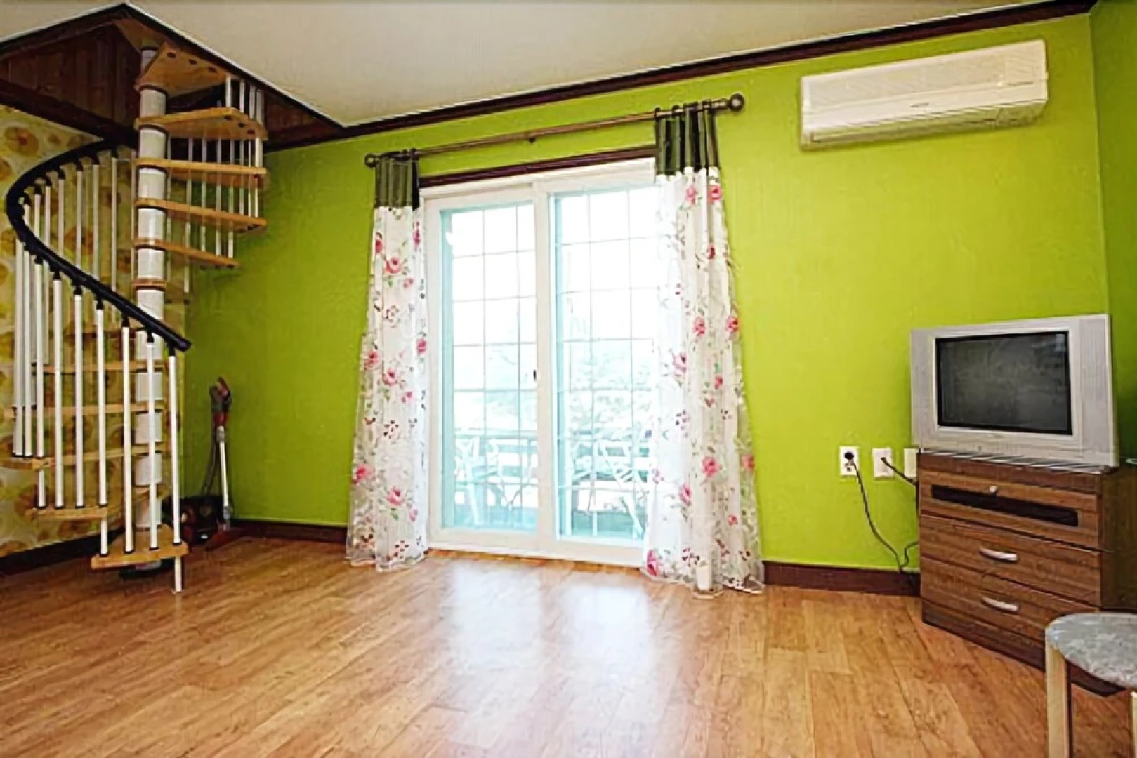 Taean Log House Pension